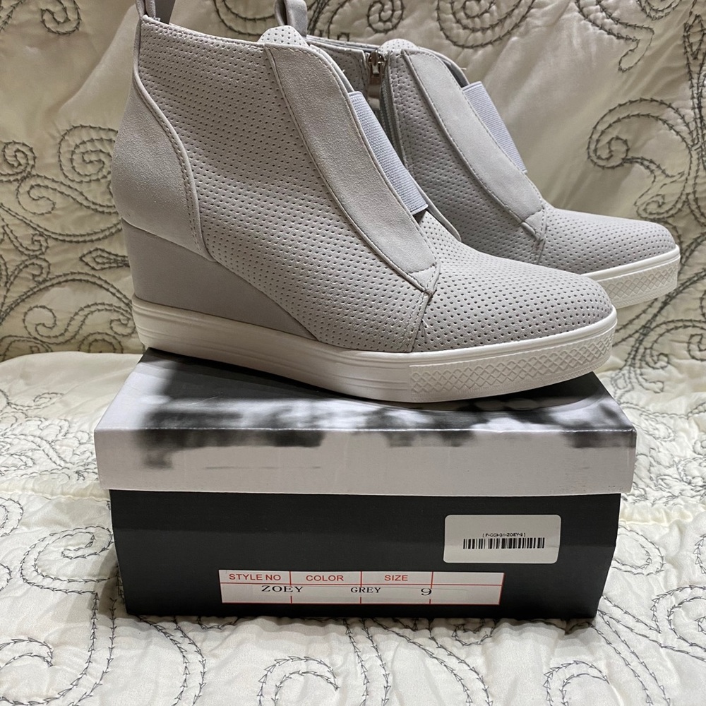 Wedge sneakers